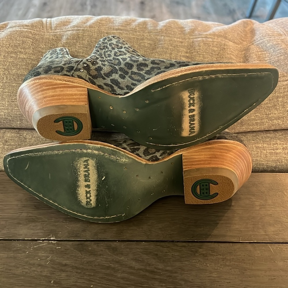 Buck & Brana Leopard Suede Booties Size 7 NEW - Picture 2 of 6